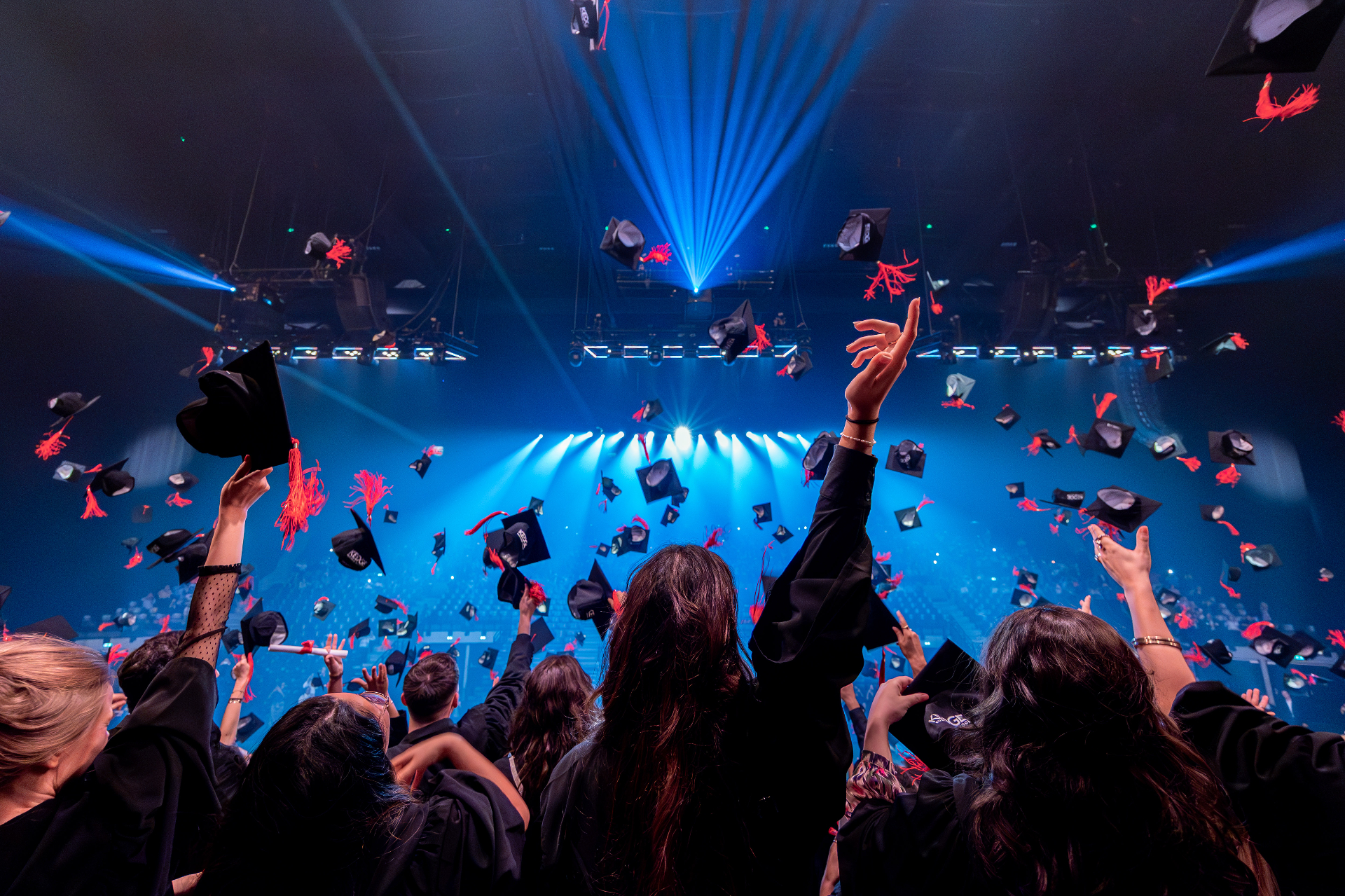 Projet CÉRÉMONIE DE REMISE DES DIPLÔMES — KEDGE BS - Cérémonie / BRAND EXPERIENCE - Agence Kulte Bordeaux