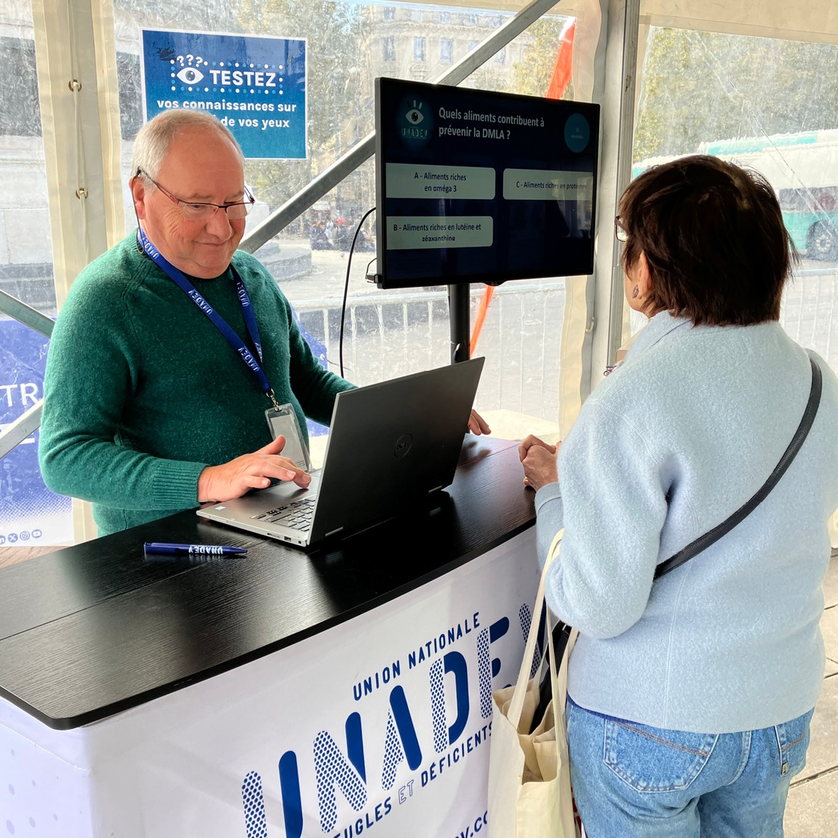 Quiz interactif de prévention DMLA sur écran : sensibilisation du grand public à la santé visuelle par l'UNADEV. - réalisé par Agence Kulte
